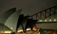 The moment to turn off the lights of famous buildings