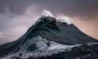 The moment when the waves rolled like a beautiful mountain