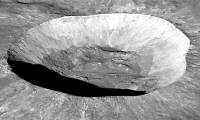 The moon splits in two, giving birth to a 'third moon' for Earth?