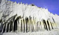 The mystery of a series of stone columns formed hundreds of thousands of years ago