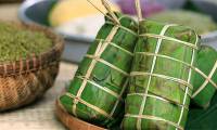 The traditional way to wrap banh tet is simple and quick