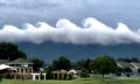The 'tsunami' cloud rolls over the American sky