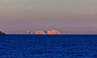 The unusually floating 'ghost iceberg' photo attracts attention