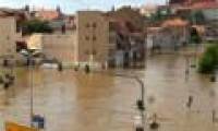 Thousands of German and Hungarian people evacuated because of record high floods
