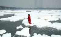 Toxic foam covers India's sacred river