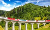 Unique slowest express train in the world: Speed ​​is slower than car but you have to queue for 6 months to buy a ticket!