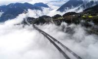 Using rockets to... build bridges, China surprises the world with its unique 'walking on clouds' project