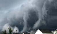 Video: A rolling cloud like a tsunami swallowing American town