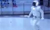 Video: ASIMO robots play football with President Obama