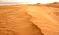 Video: Mysterious sandstorm pits a few dozen meters high in the desert