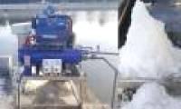Vietnamese scientists create devices to turn seawater into snow ice