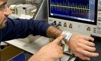 Wearable device that collects energy when the user is in motion