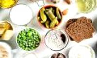 What are the differences between prebiotics and probiotics?