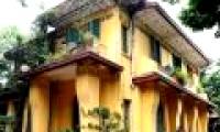 Why are all old villas painted yellow?